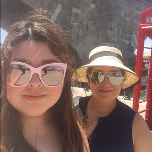 Meet your Posher, Veronica